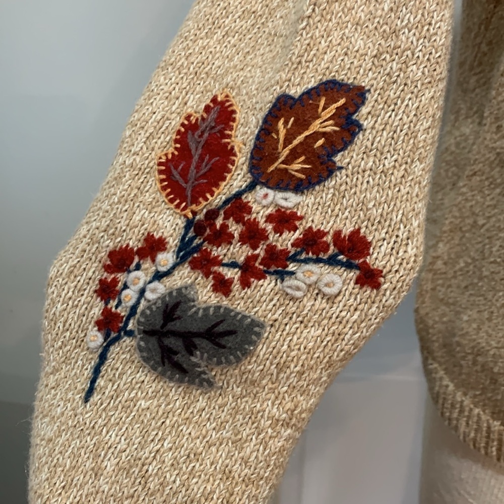 Carolina Colours sz M cardigan sweater w/ felt and embroidered leaves/flowers - Picture 5 of 13